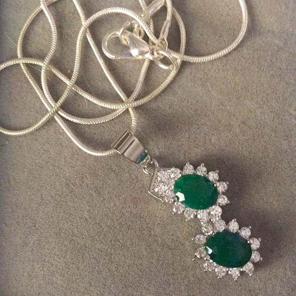 NEW classy elegant Emerald cz’s S925 pendant - Picture 1 of 8